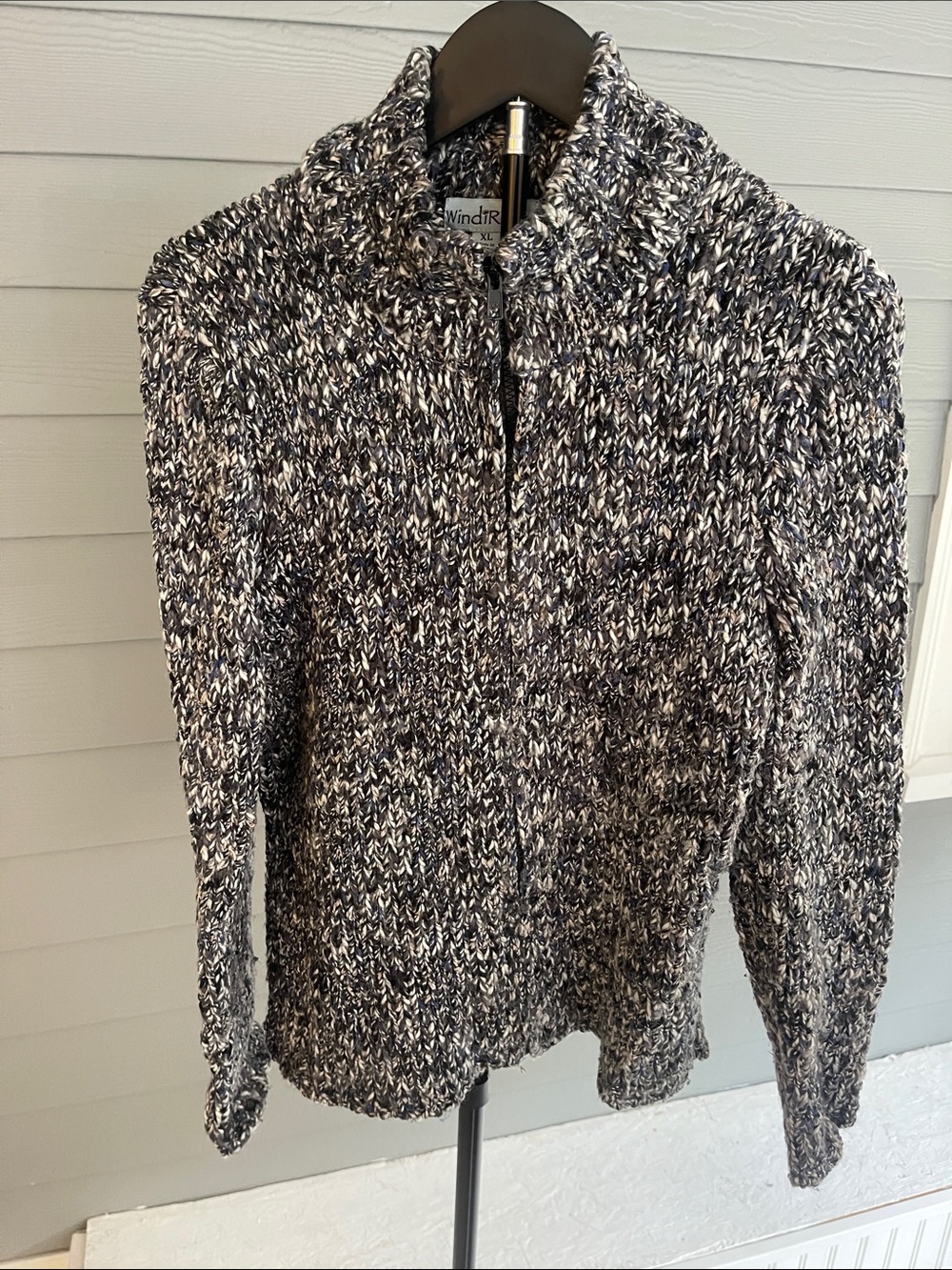 Women’s Black & White Zip-Front Knit Cardigan